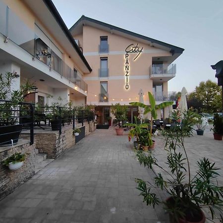 City Panzio บาลาตอนแลลเล ภายนอก รูปภาพ