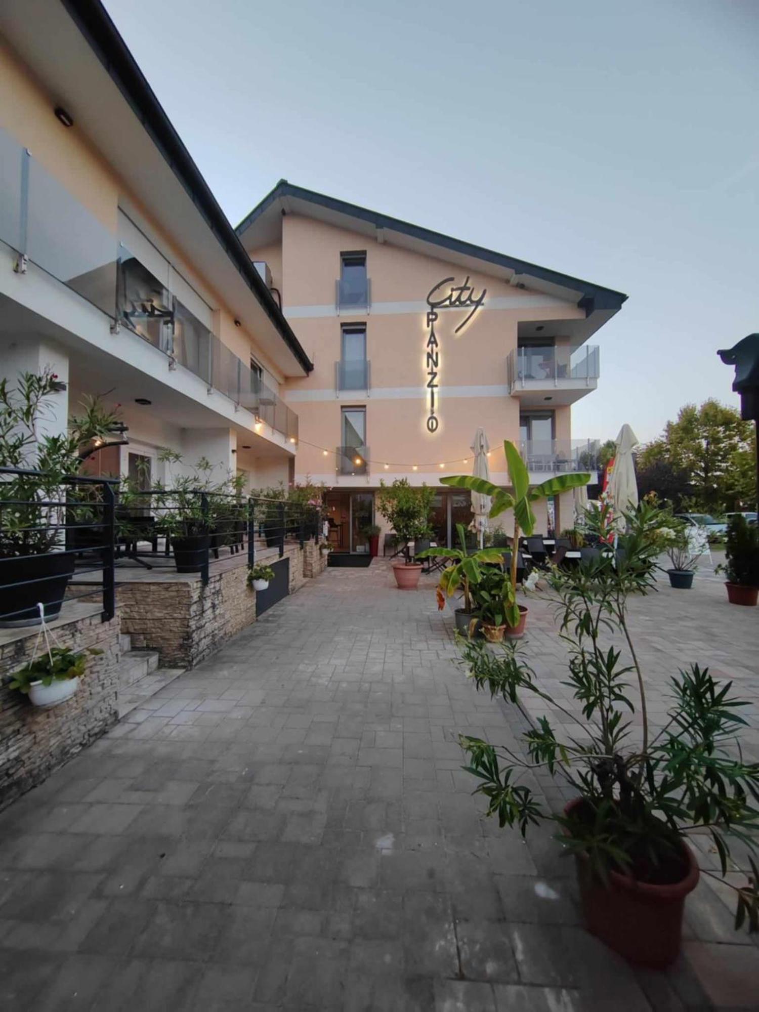 City Panzio บาลาตอนแลลเล ภายนอก รูปภาพ
